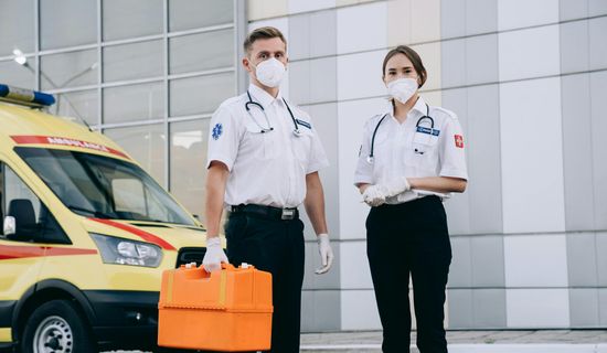 五河救护车转运病人车内有没有插电源的位置？